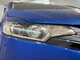 LEDヘッドライトは、点灯の瞬間から最大光量を発揮し、突然暗くなるトンネルなどでの安定感を高めます。