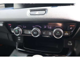 【オートエアコン】一度お好みの温度に設定すれば、車内の温度を検知し風量や温度を自動で調整!