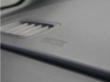 ◆助手席エアバッグ◆SRSエアバッグは、シートベルトだけでは防ぎきれない衝突時の衝撃から乗員を守るための安全装置。衝突時に瞬時に膨らみ、頭部や胸部がダッシュボードに直接衝突するのを防ぎます。