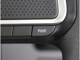 コンパクトで操作性に優れた本革巻きハンドル!ステアリングスイッチを装備しており、視線の移動を少なくオーディオの操作を手元で操作ができ、快適な運転をサポートしてくれます!
