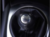【シフトレバー】シフトもとても操作しやすいデザインになっております。運転する人の事を第一に考えた操作性の高い仕様です。