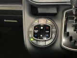 オートエアコンの温度設定等の操作スイッチです。外の天気や気温に合わせて車内を自分に合った温度設定にすることが出来るので快適なドライブが楽しめますよ!!