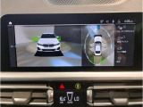 【バックモニター】&rdquo;R&rdquo;レンジにシフトチェンジして頂くとバックカメラとセンサーが起動し駐停車時の運転をサポートします。