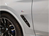 【BMWアロイホイル】軽量かつ強度に拘ったアロイホイル。走行性能ポテンシャルを引き出す設計。車の足元を引き締めてくれる大きなポイントはアロイホイルです。