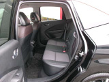 ドア開口部が大きく開き、足元広々ゆったり乗れます。