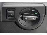 【ライトスイッチ】VW車は、手探りでも手袋したままでも操作しやすいこのスイッチ形状を引継いできました。まさに「合理的」!