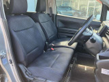 安定感あるシートです。長距離ドライブでも疲れにくいですよ。運転席にシートヒーター完備で寒い日も快適です!