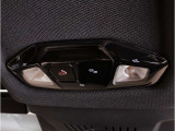 【SOSコール】車両の通信システムにより、SOSコールを発信することが可能です。また、エアバックの開くような大きな事故の場合は自動で通信を開始します。もしもの時にも安心です。