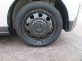 タイヤサイズは155/65R/14。14インチの純正アルミホイールになっております。