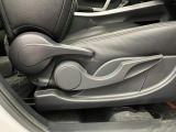 【運転席シートリフター】 体格に合わせたドライビングポジションに調整できます。