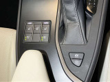 停車時のブレーキホールド機能に対応した電動パーキングブレーキ。渋滞や信号待ちで便利なブレーキホールド機能も装備されています
