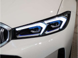 BMWでは古くから4つのリングが伝統のヘッドライトで御座います。