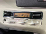 【オートエアコン】一度お好みの温度に設定すれば、車内の温度を検知し風量や温度を自動で調整。暑い&hellip;寒い&hellip;と何度もスイッチ操作をする必要はありません。快適な車内空間には必須の機能ですね♪