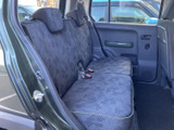 後部座席も広々としており、大人の方でもゆったりと過ごせる空間を確保しています。家族みんなで快適なカーライフを。
