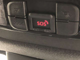 SOSボタンです。自動車の運転中、事故や急病時などの緊急事態が発生したときに、ヘルプネットを通じて外部に救助を手配するためのボタンです。
