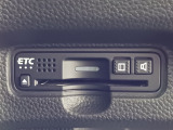 高速道路のご利用時にとても便利なETC車載器付。セットアップをしてからお渡ししますので、あとはETCカードを差し込むだけで、わずらわしい料金所での現金支払いが不要となりスムーズに通過できますよ。
