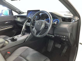 運転席周りのレイアウトをご覧ください。ナビゲーションが綺麗に装着されすっきり収まってますね!