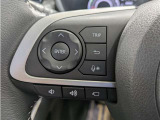 ステアリングスイッチ付き。前方から目を離すことなく操作することが可能です。