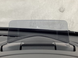 車速などを表示してくれるアクティブ・ドライビング・ディスプレイ。視線や焦点調節が少なく済み、気持ちよく安全に運転を楽しめます。