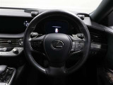 各操作スイッチなどもハンドルから手を放すことなく操作可能で安全運転に支援いたします!