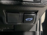 運転席側とトランクルームにバックドアの開閉スイッチがありまs。