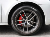F:265/40ZR20、R:295/40ZR20