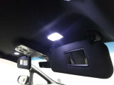 運転席と助手席にちょっとした身だしなみのチェックに便利なバニティミラー付サンバイザー♪