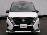 衝突軽減ブレーキ、車線逸脱警報、フロント&バックソナー、踏み間違い防止アシスト。安全装備充実。