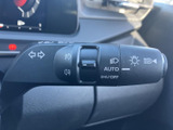 操作感も良好で、安全確認をサポート。シンプルな操作で、スムーズな車線変更をアシストします。夜間の視認性も考慮したデザインです。