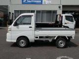 すべての車に外装のコーティングと各種ルームクリーニングを施工いたします!外装も内装も愛車はいつもピカピカキレイが気持ちいいですね♪