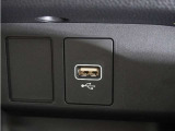 ◆USB入力端子◆USB接続、スマートフォンの充電等にも便利なUSBチャージャー使いやすい場所に装備されています。