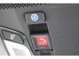 「Honda CONNECT」で緊急時にオペレーターのサポートを受けたり、スマートフォンでクルマのエアコンをONにできたりと『つながる』サービスが受けられます。※別途、登録必要。