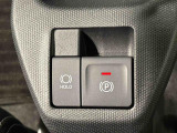 指先だけで簡単に操作が可能な電動パーキングブレーキを採用。「HOLD」スイッチを押すと、渋滞や信号待ちなどでブレーキペダルから足を離しても、ブレーキを保持するので安心です