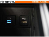 ポータブルオーディオなどの機器を接続して、車両のスピーカーで聞くことができます。