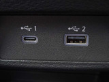 【USB電源ソケット】走行中にスマホやタブレットなどを充電することができて便利です♪