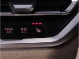 【電動シート(メモリー機能付き)】ドライバーのシートポジションを記憶させることが出来ます。お二人で交代しながら長距離を運転される際など、交代の度にシートポジションを確認する必要が御座いません。