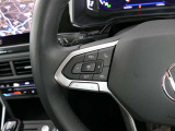 設定したスピードを上限に自動で加減速をし、一定の車間距離を保つ事で長距離運転の疲労を軽減する【ACC】が装備。