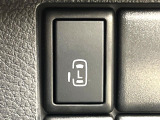 【パワースライドドア】スマートキーや運転席のスイッチでスライドドアの開閉が可能♪電動だから力を入れてドアを開ける必要が無く、小さいお子様でも、重い荷物を持っている時もラクに開け閉めできます♪