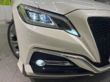 【三眼LEDヘッドライト】スタイリッシュな見た目の三眼LEDヘッドライトを装備♪スタイルだけでなく、夜間の走行も視界良好で安心してお乗りいただけます。