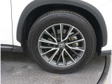 235/60R18タイヤを装備しています。※各ホイールのキズ等をご確認くださいませ。