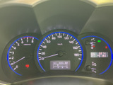速度やエンジン回転数などの表示がまとまり、運転中に必要な情報を確認しやすいメーターまわりです。各計器の目盛りも見分けやすく、日々の運転を支える視認性に配慮されています。