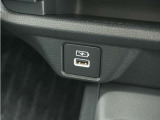 ◆USBチャージャー◆使いやすい場所に装備されています。