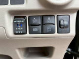 運転席右下のあたりにセーフティーサポートの切替スイッチがございます。