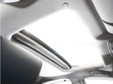サンルーフのスライド機構で全開放を行えば、開放感あふれる気持ちの良いドライブを楽しめます。アウトドアがお好きな方には特にオススメです♪