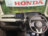 フロントガラスが大きく、ワイドな視界で運転もしやすくなるように、設計されています。