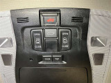 急な体調不良時も、ヘルプネットボタンを押すだけでヘルプネットセンターのオペレーターに繋がります。なお無償でのご利用期間は限定されています。サービスの詳細は販売店スタッフまでお尋ねください。