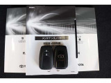 取扱説明書、メンテナンスノート、スペアキー揃っています。その他、お車についてご不明な点や気になることがございましたら、お気軽に展示店舗までお問い合わせください。