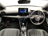 シンプルながら機能性あふれる運転席廻りです。視界性もよく、運転しやすいですよ。