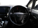 各操作スイッチなどもハンドルから手を放すことなく操作可能で安全運転に支援いたします!