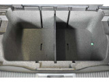 サブトランク付ですので洗車道具や工具の収納に便利です。